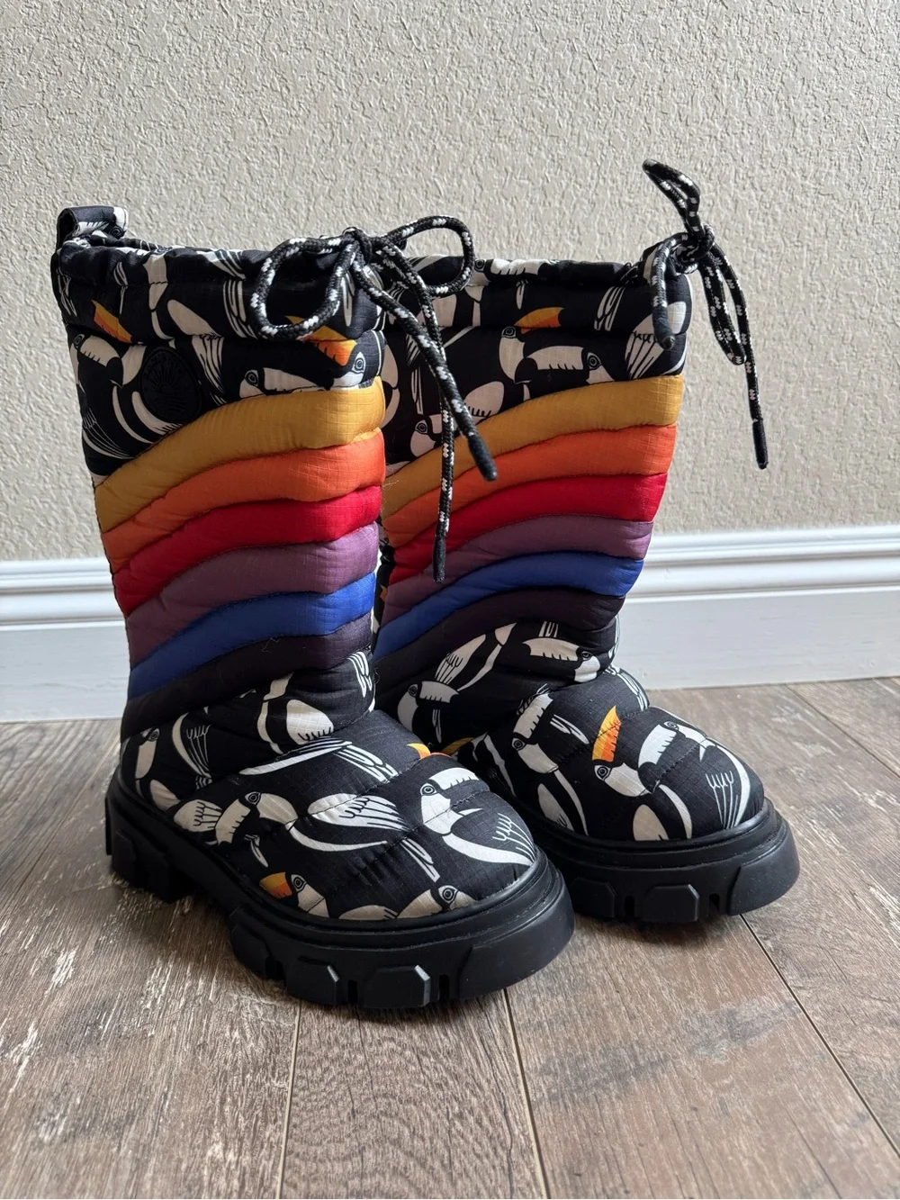 FARM Rio Graphic Toucans Puffy Tall Winter Boots Women 7 Rainbow Quilted NWOT